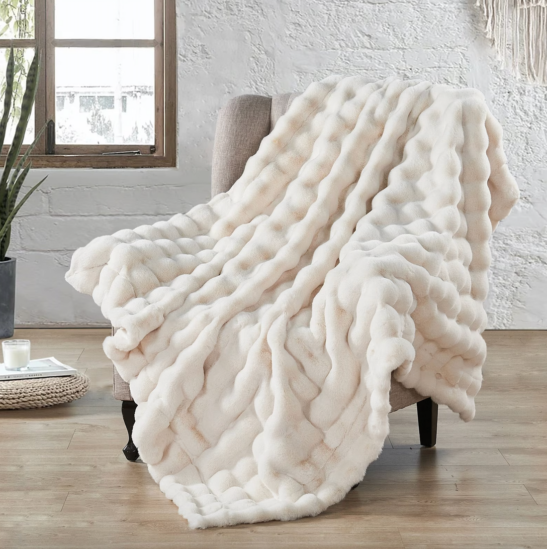 Superpehmeä pörröinen Luxury Rabbit Faux Fur Wave Throw - 4 väriä