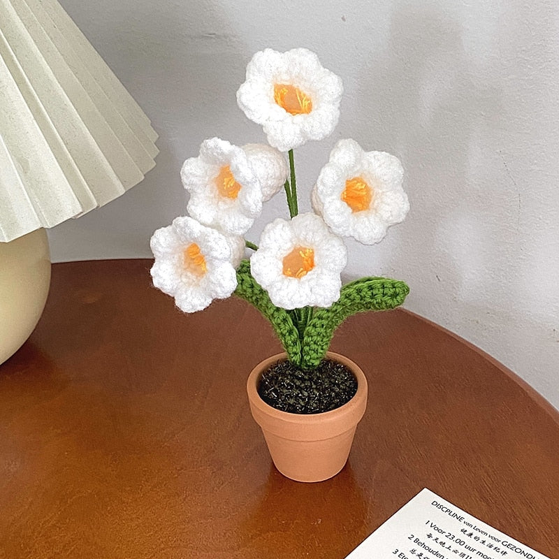 Decorazione per vaso di fiori all'uncinetto fatto a mano