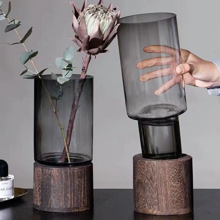 Vase en verre transparent avec base en bois massif