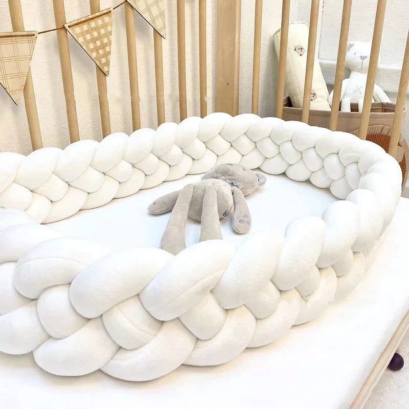 Baby Knot Bedbumper en nestje - Wit, lichtgrijs en donkergrijs