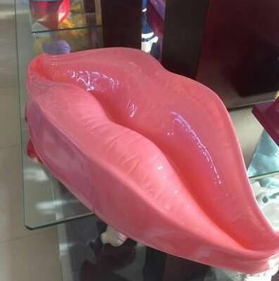 Escultura de labios vibrantes para pared