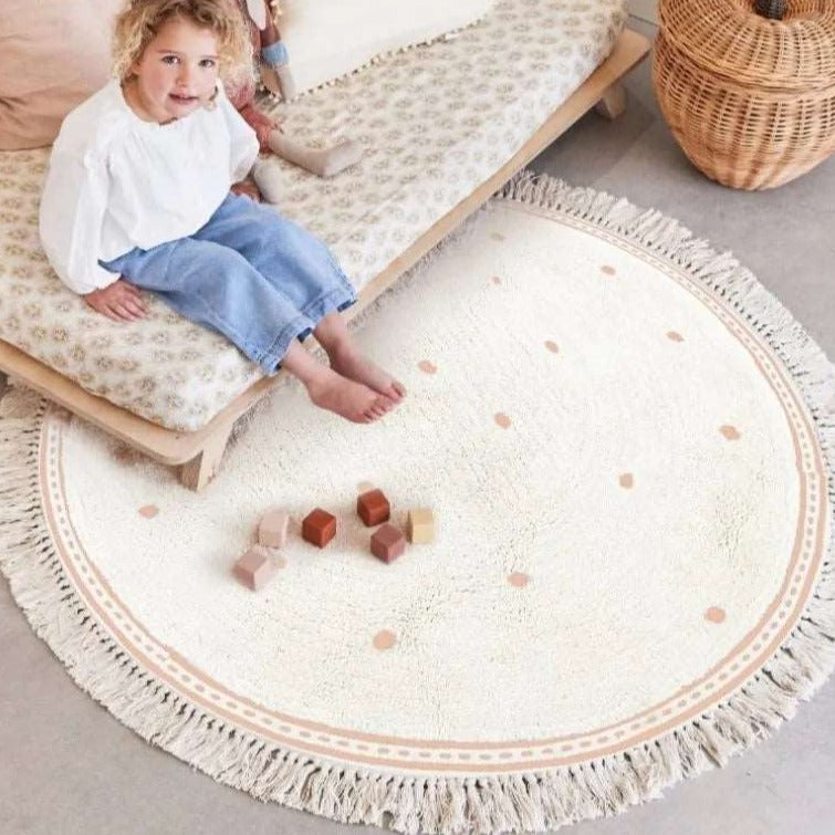 Tapis de jeu blanc doux pour chambre d'enfant avec détails à pois et pompons - Rose et noir