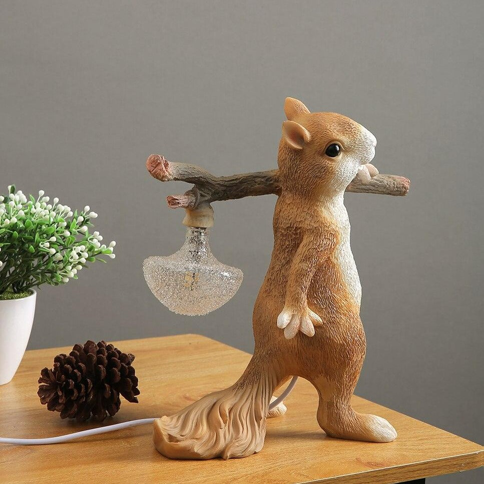 Nutlight – Charming Squirrel Lamp