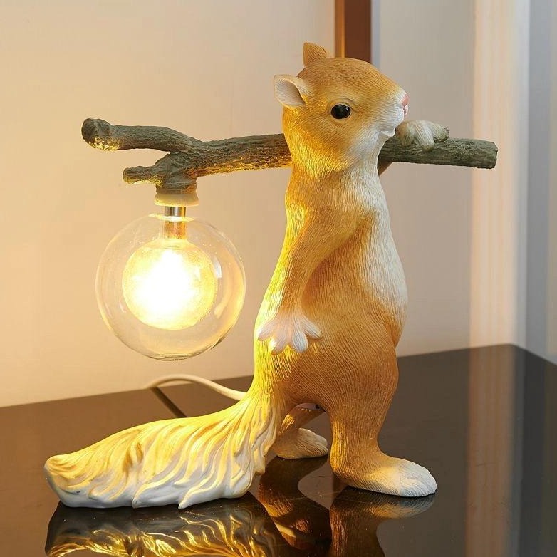 Nutlight – Charming Squirrel Lamp