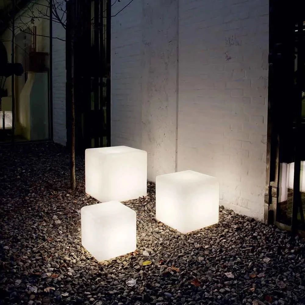 Lumières Cubes LED Rechargeables Étanches - Éclairage Extérieur Moderne