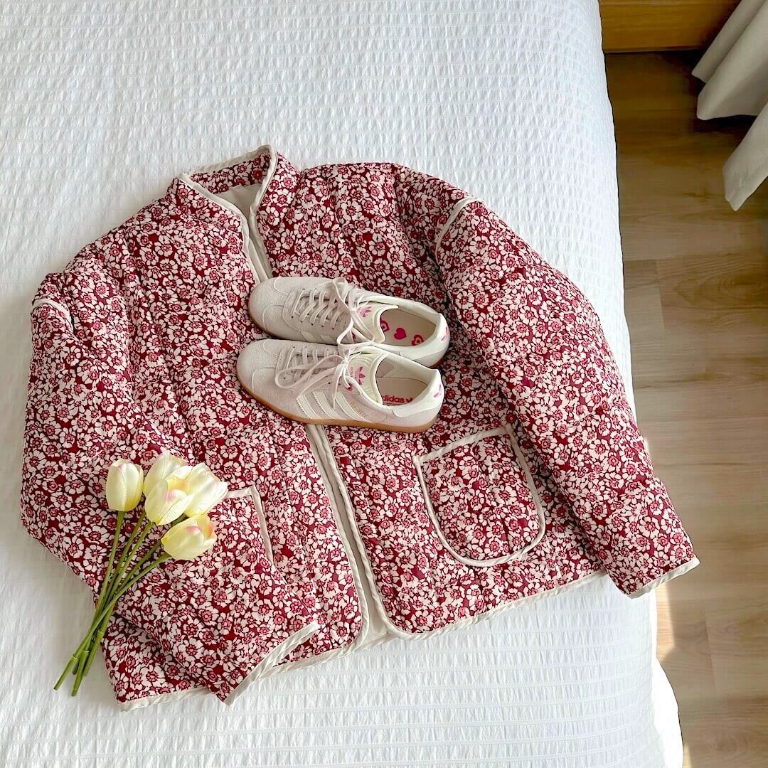 Cappotto con fiori di giglio