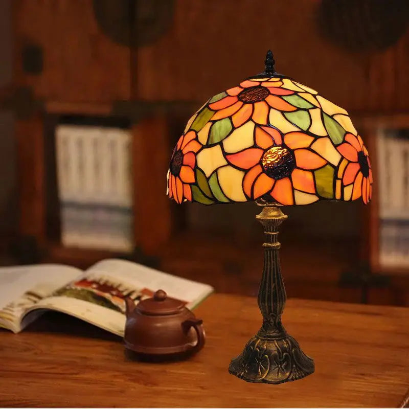 RadiantHue - Tiffany bureaulamp