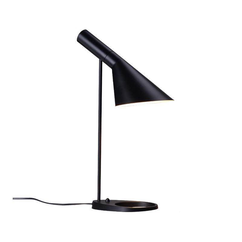 MinimalGlow - Modern LED-bordslampa med elegant design