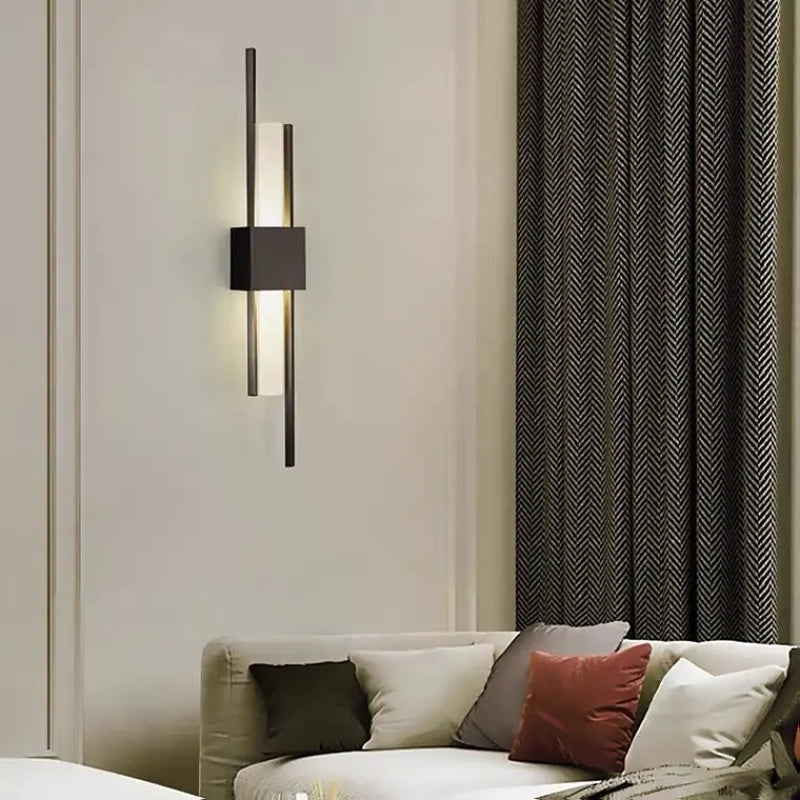 LuminArt - Elegante lampada da parete a LED nera/oro per camera da letto