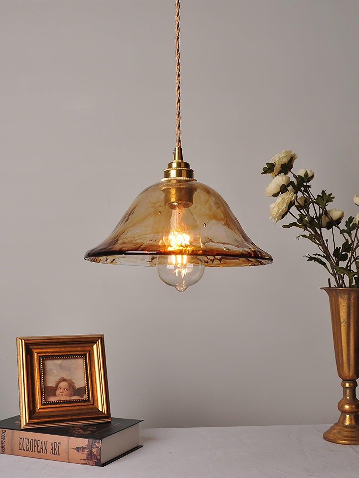 Brass Amber Glass Pendant Light -valaisin