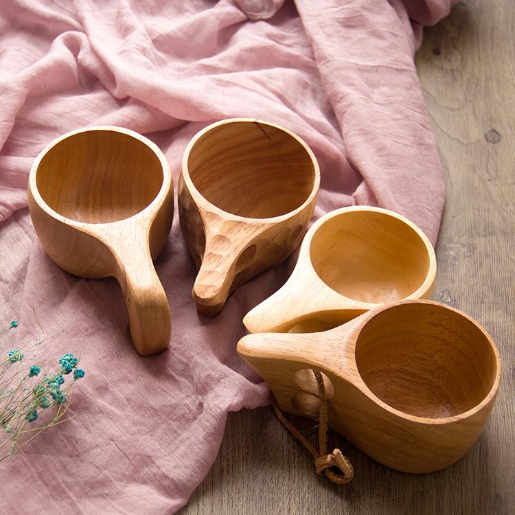 Tasse classique en bois d'hévéa