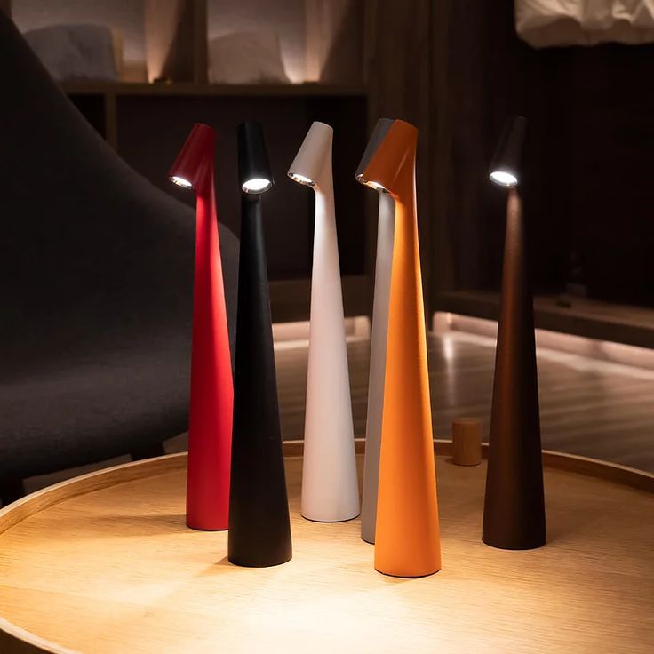 Nordic minimalistic design table lamp | Wireless | LED | Reading lamp | Dinnerlamp