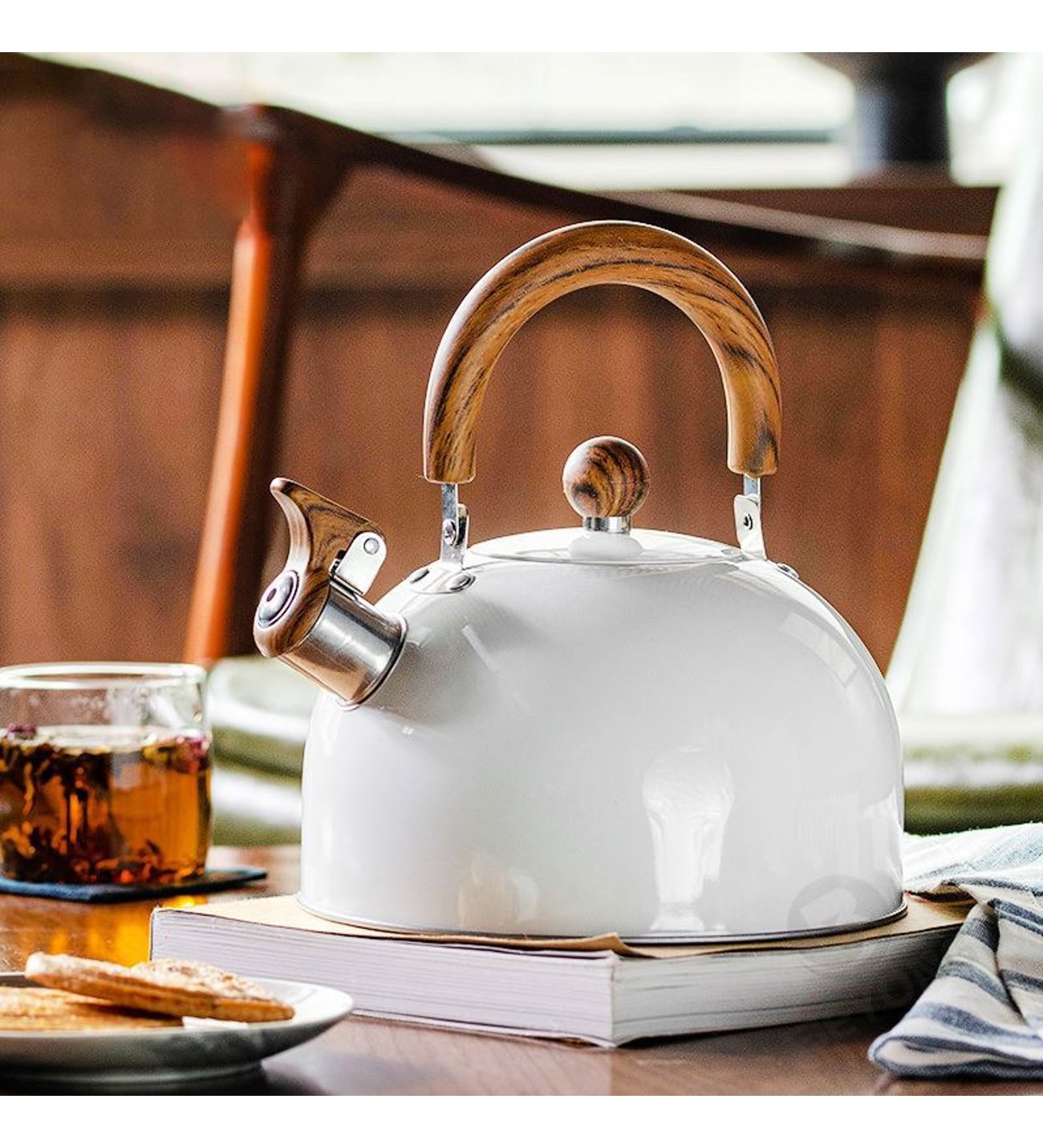 3L Whistling Kettle with Wooden Accents