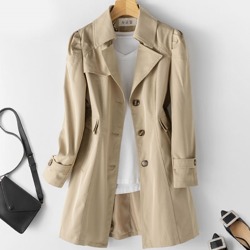 Clara – Moderner Trenchcoat/Jacke mit Cut-Outs, hohem Kragen und Knöpfen