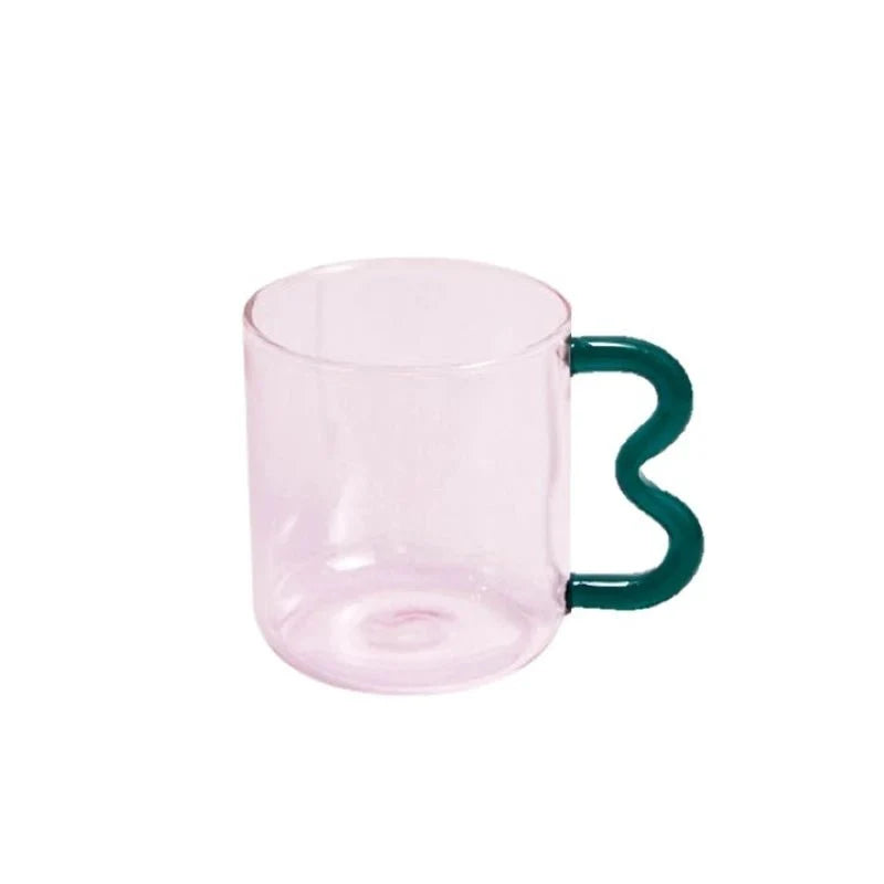 Farverig glas kaffekop med squiggle håndtag