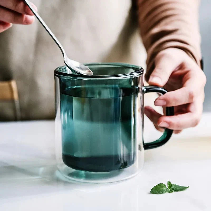 Fargerik dobbelvegget kaffekrus i glass