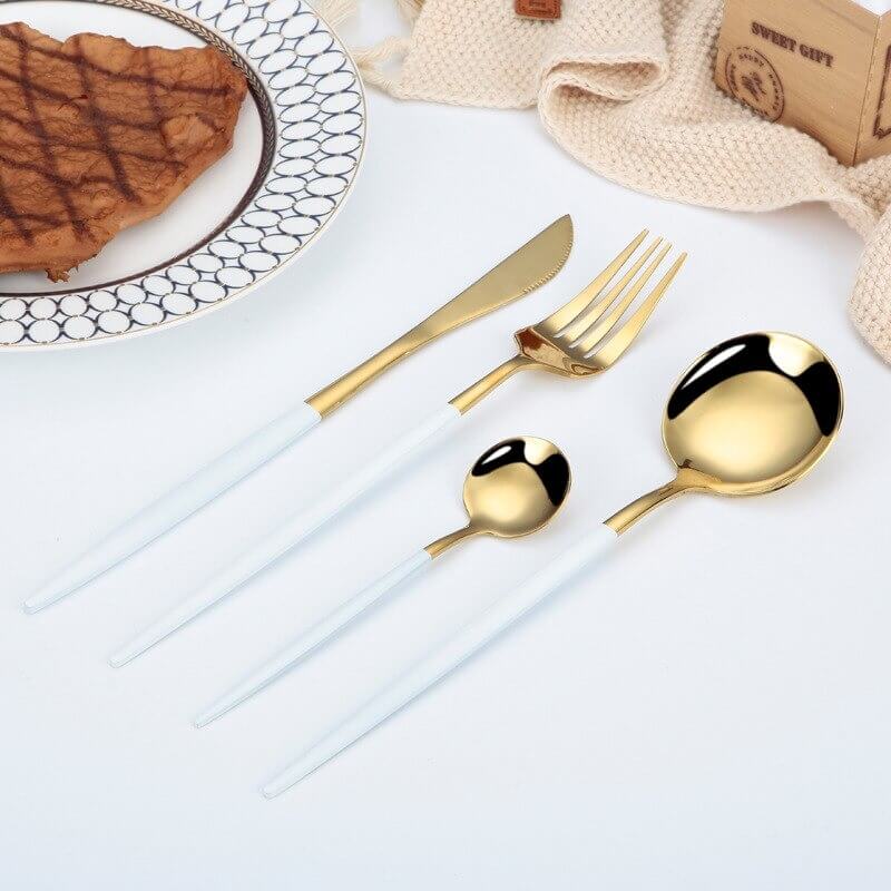 Moderne goldene Bestecksets