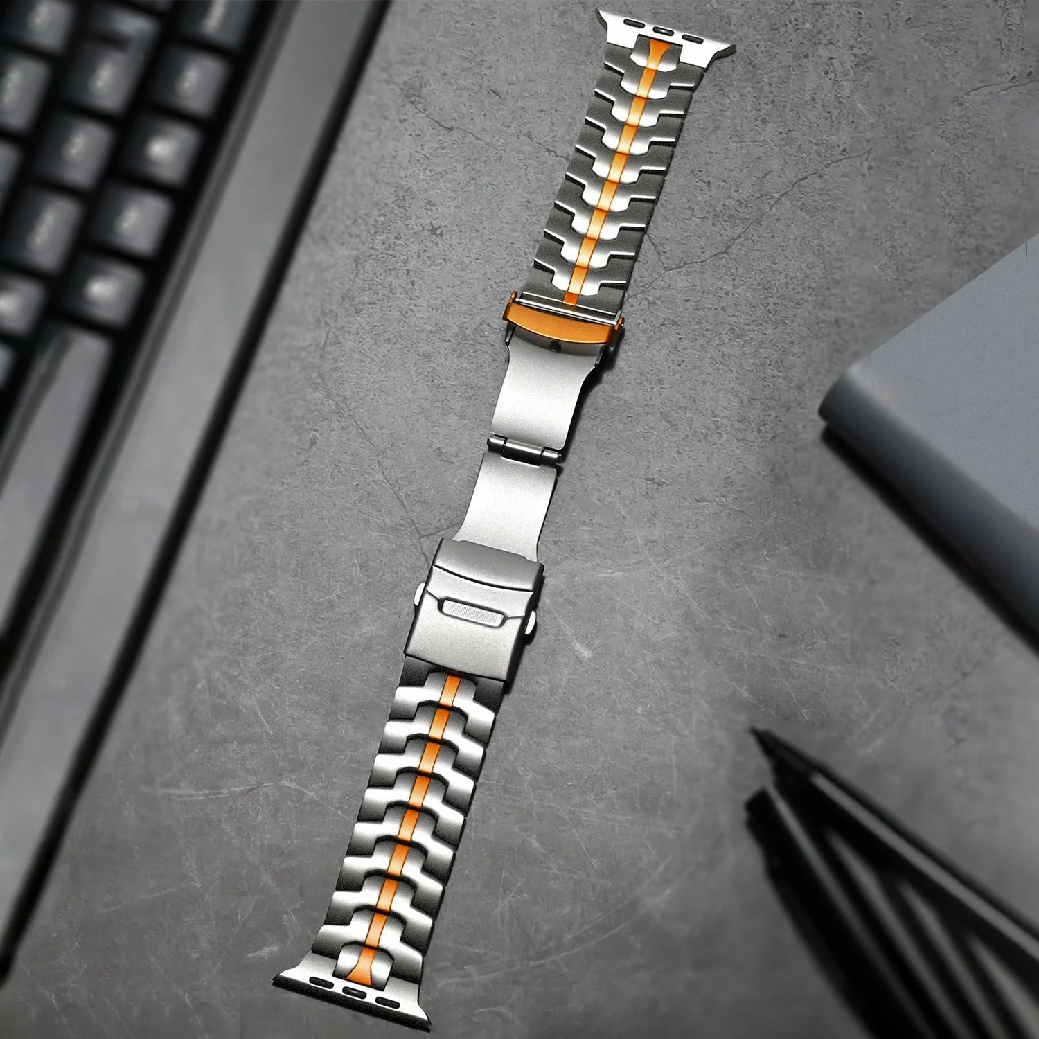 Keith Lane | Lyxigt Titanium Apple Watch Band