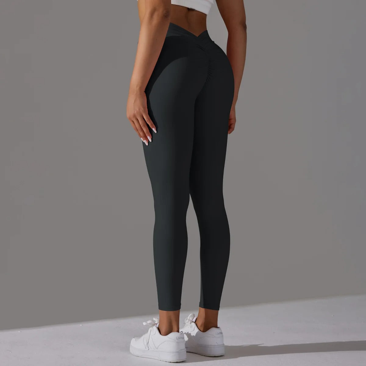 Leggings mit V-Ausschnitt und hoher Taille