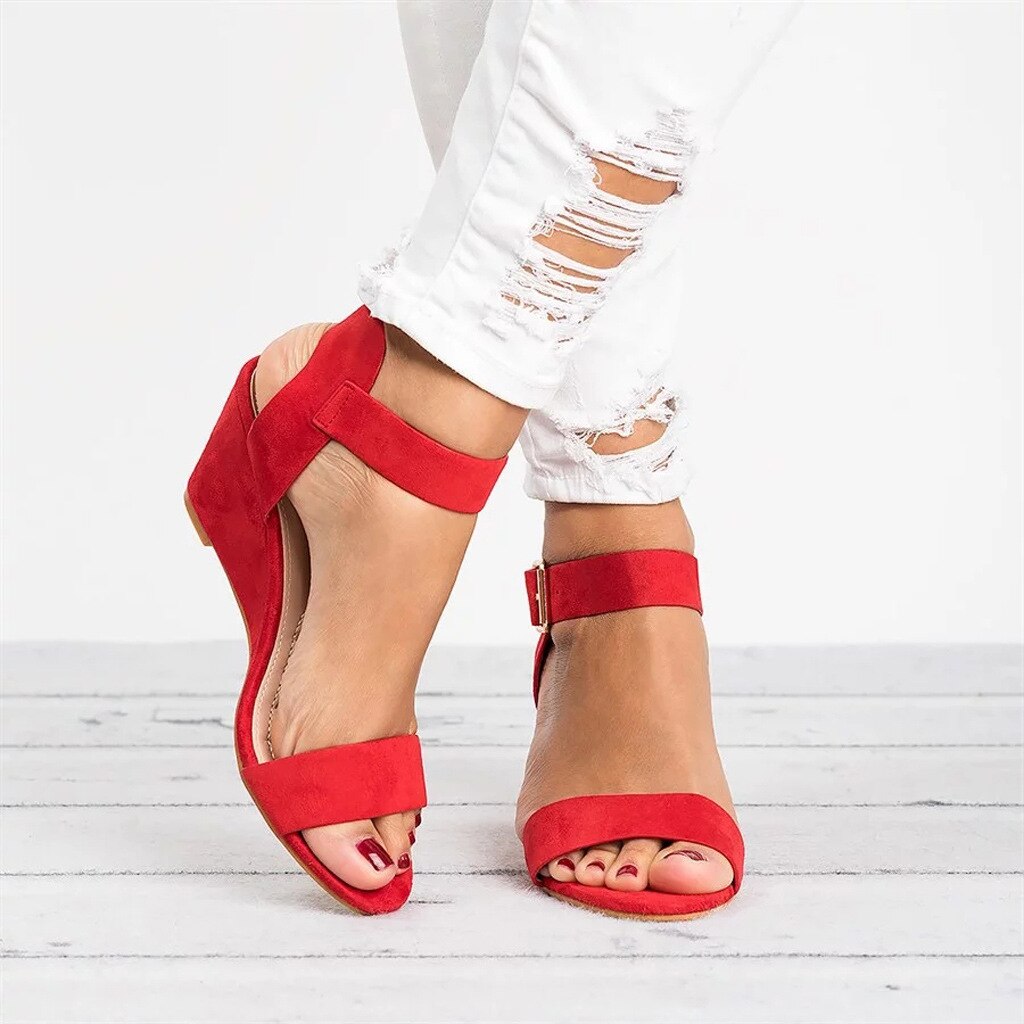 EleganceWedge Riemchensandalen – schick und bequem