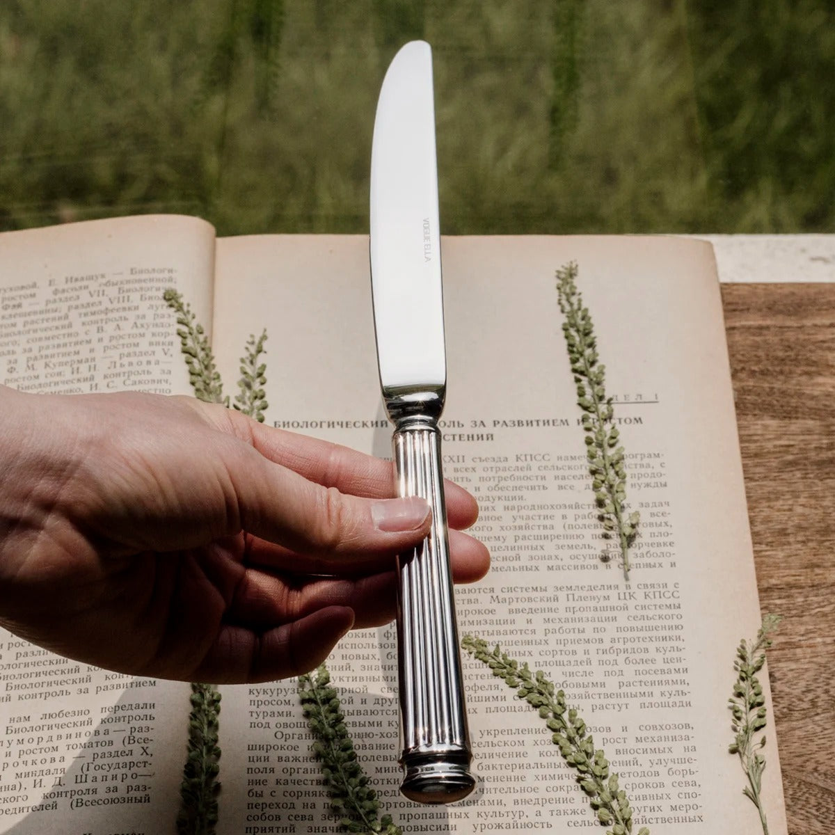 Château Oaks Roman Flatware Set