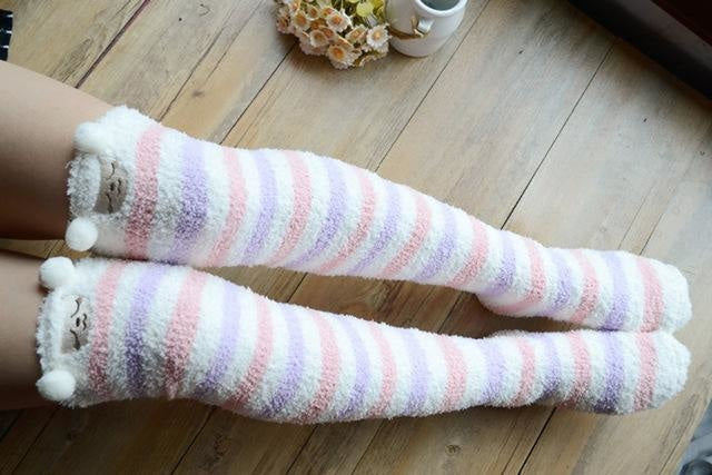 Fuzzy Thigh Highs (15+ Stiler)