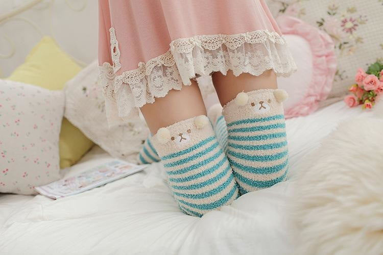 Fuzzy Thigh Highs (15+ Stiler)