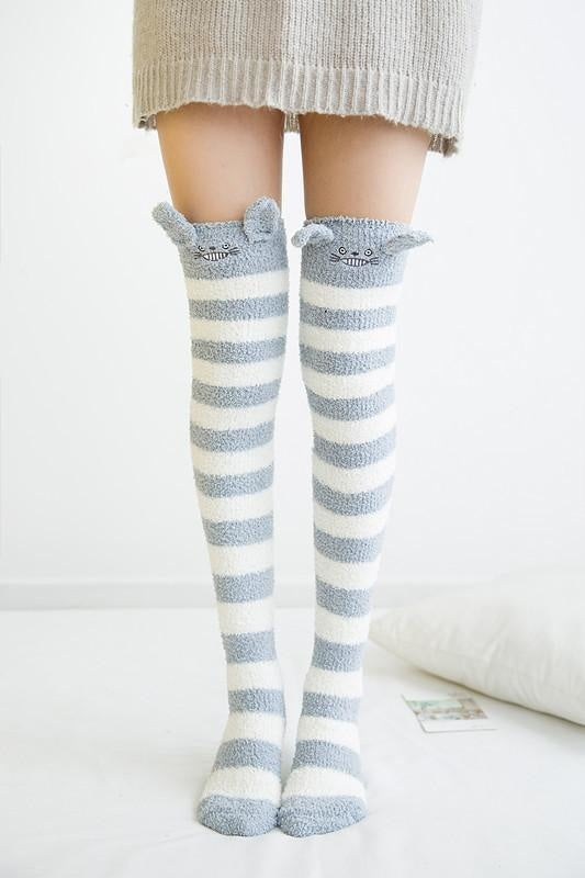 Fuzzy Thigh Highs (15+ Stiler)