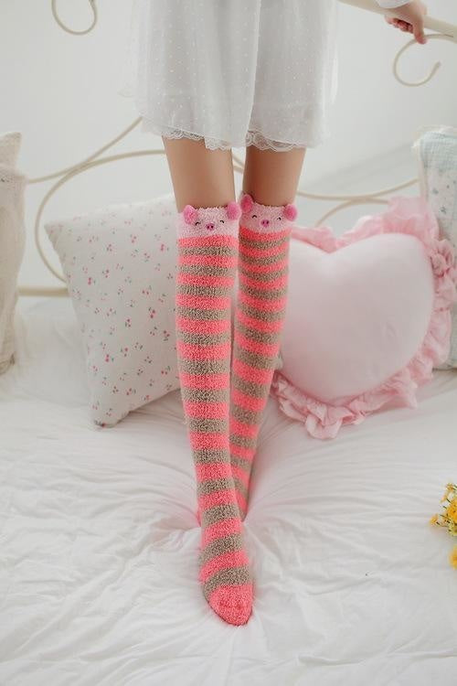 Fuzzy Thigh Highs (15+ Stiler)