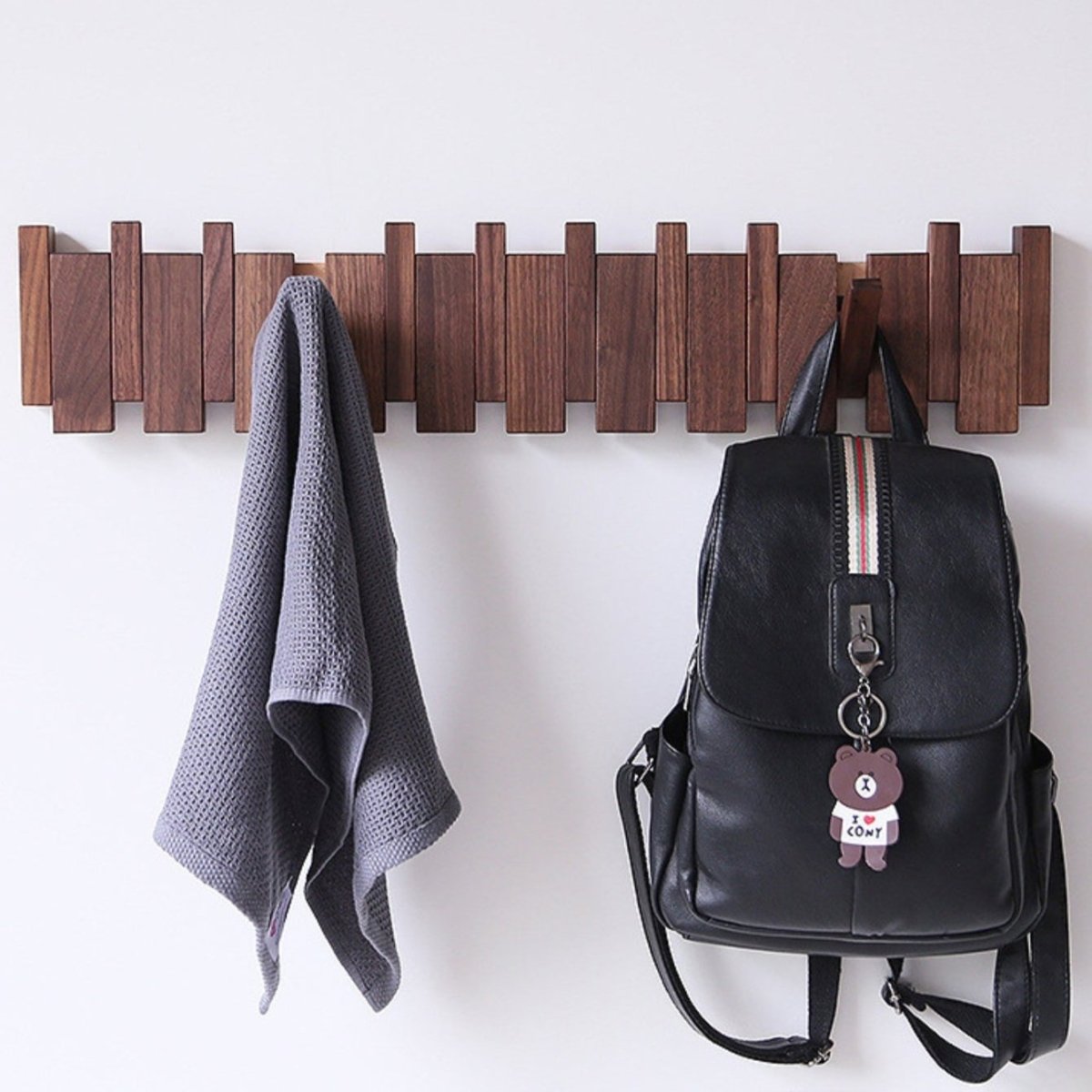 Håndlaget Piano Coatrack™ | Luksus frakke i tre