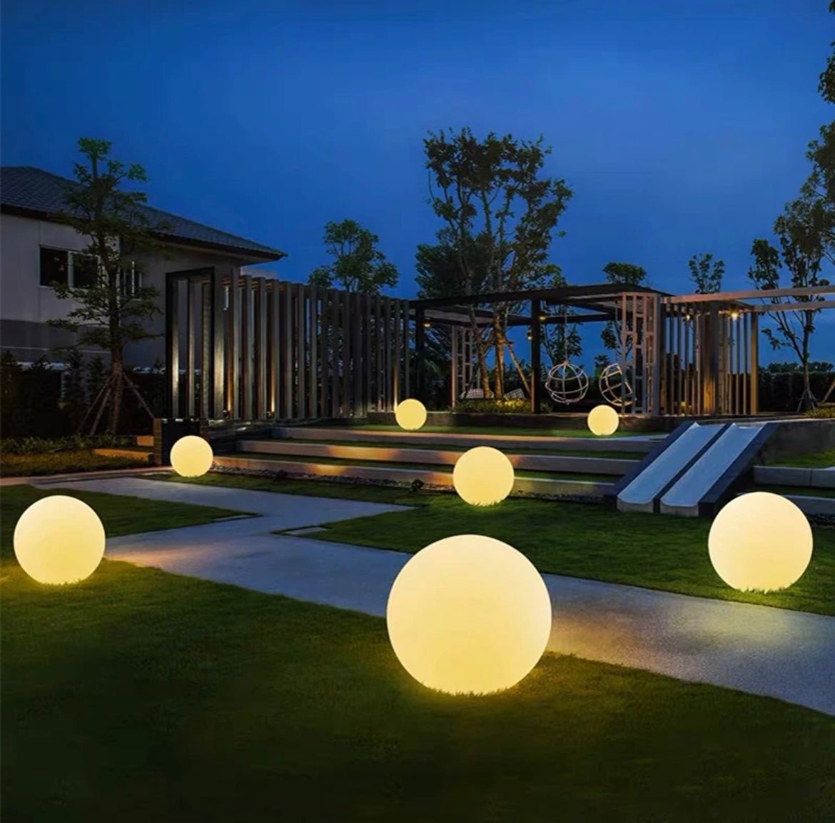 Luce a sfera a LED per esterni da giardino