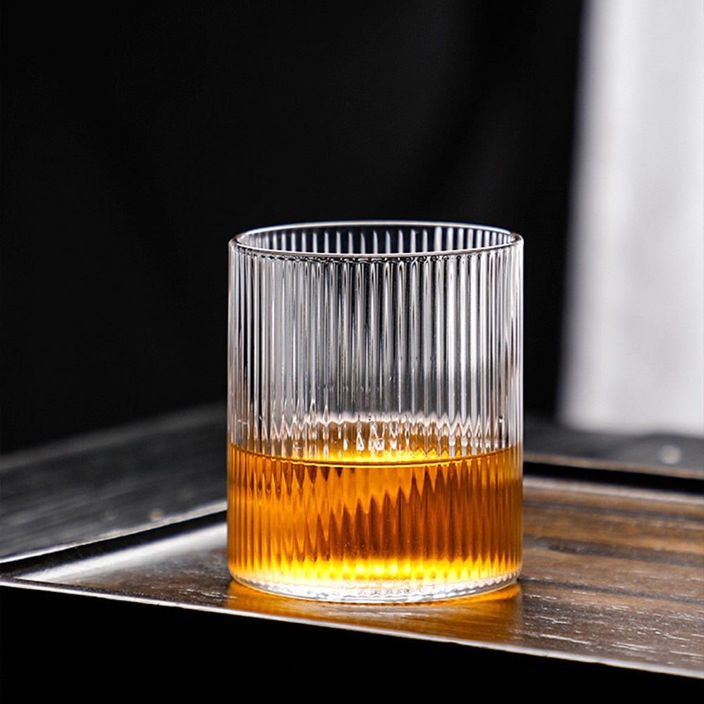 Vaso de vidrio transparente con rayas de estilo japonés