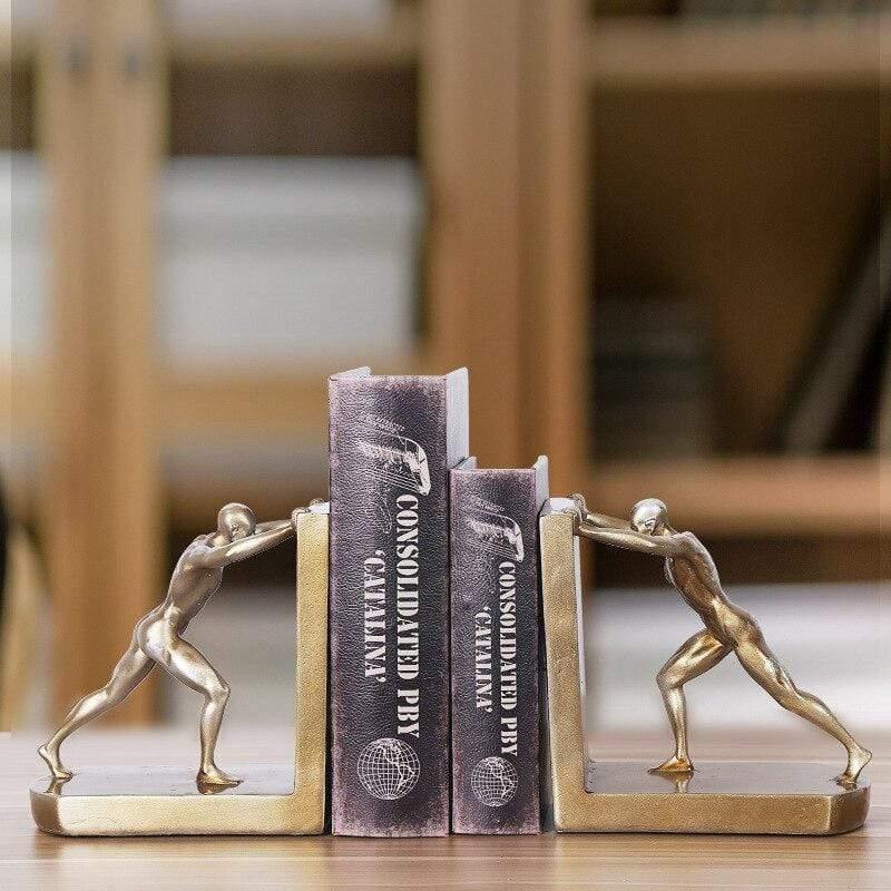 Uomini di Jardonia che spingono i libri Decor