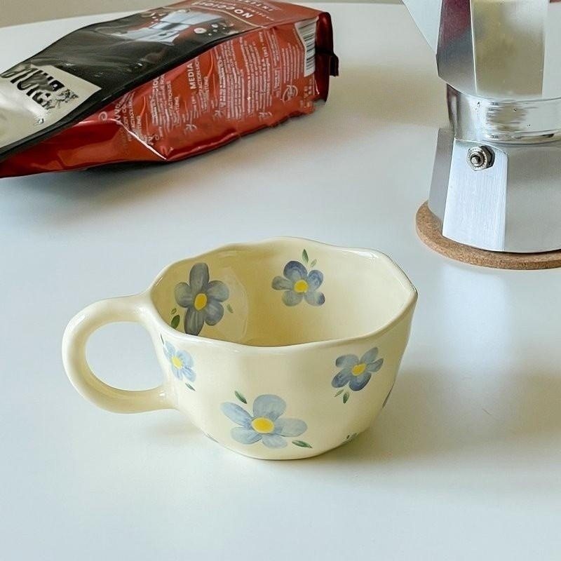 Koreanischer Stil unregelmäßige Blumen Keramiktasse