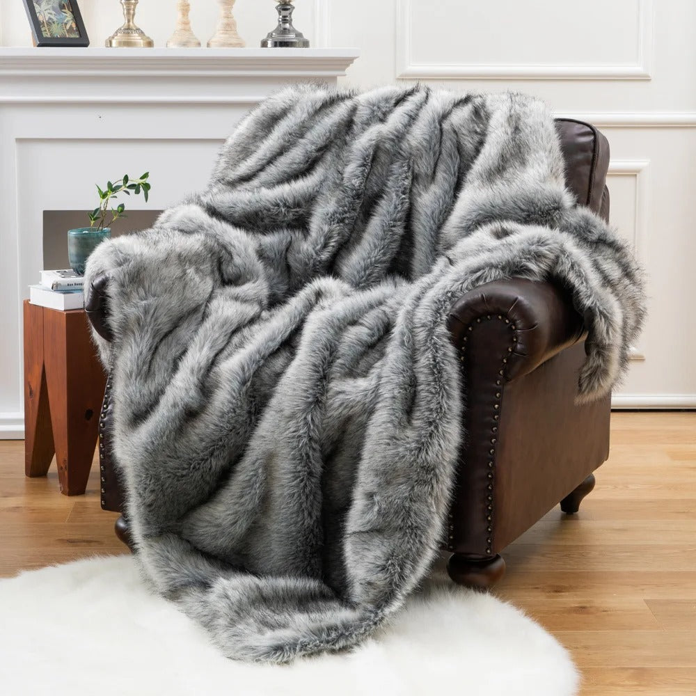 Luxurious Faux Fur Blanket – Ultimate Comfort and Elegance for your Home