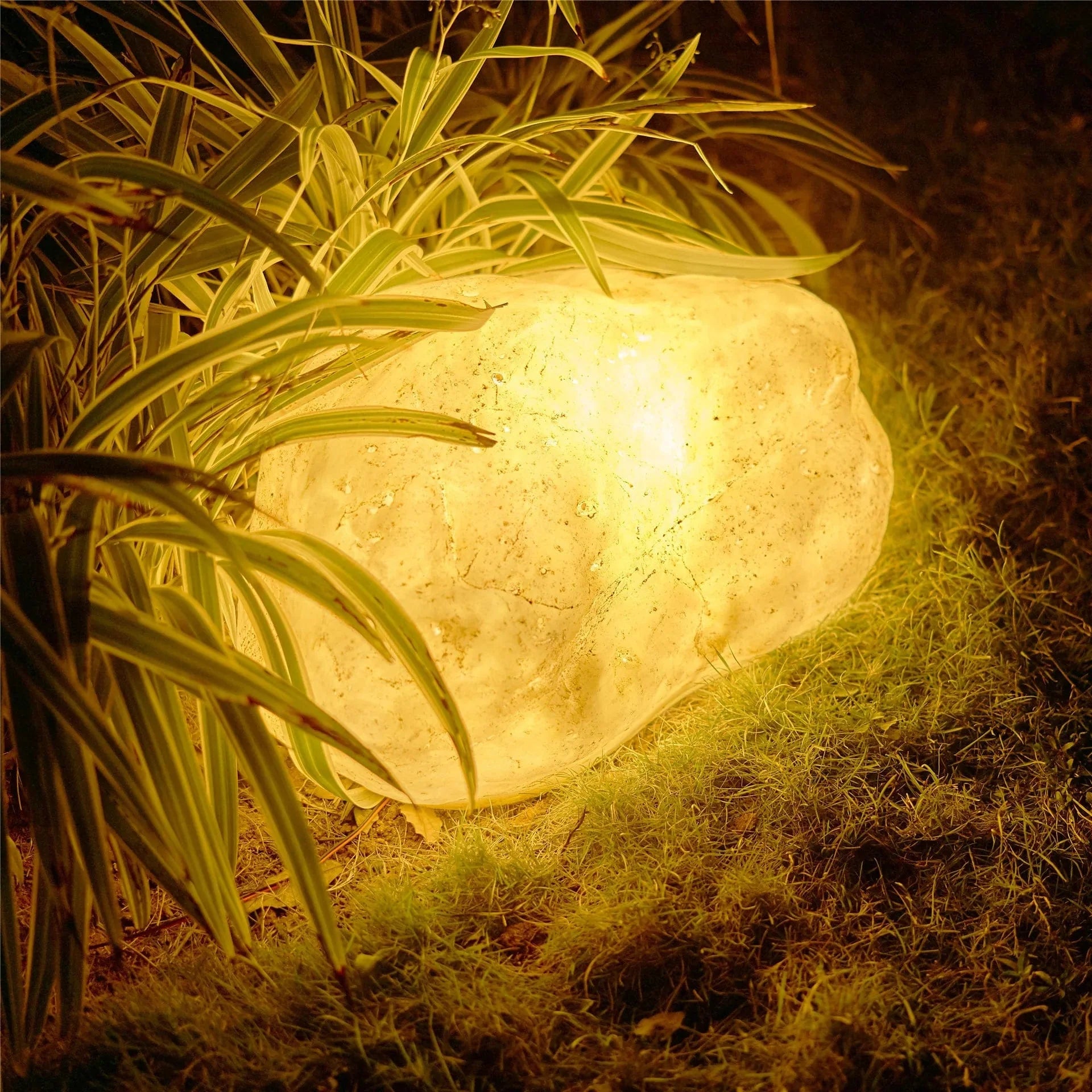 Vibrant Stone Outdoor Light