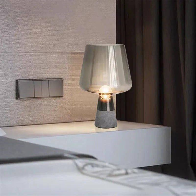 Lampe de table Leimu - Verre ambré et base en ciment