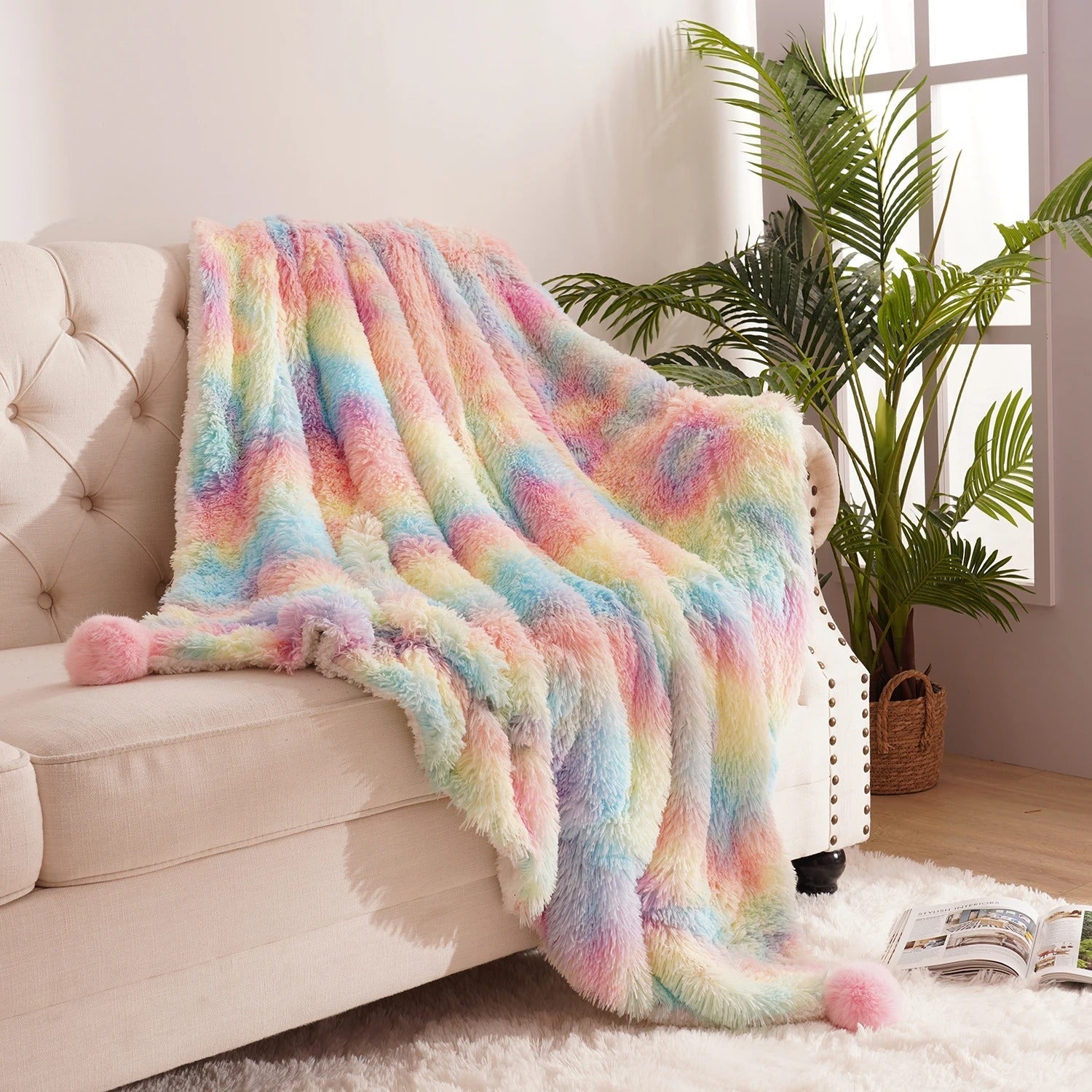 Rainbow Fluffy Plush Blanket - Fargerik komfort for alle aldre!