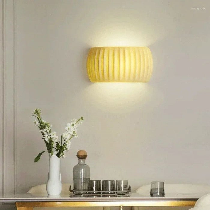 Moderne Art Deco harpiks ribbet vegglampe