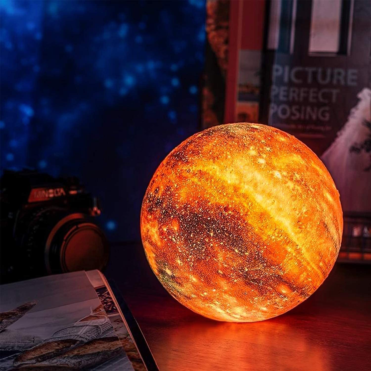 LunaGlow – Luxus Galaxis Asztali Lámpa Kozmikus Eleganciával a Hangulatos Belső Terekhez