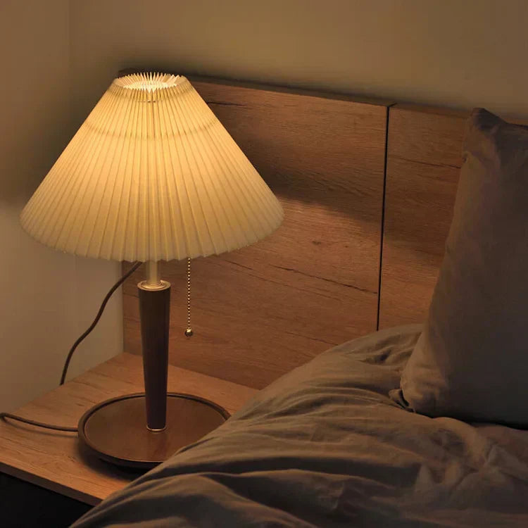 VintageLumi – Retro Holzlampe