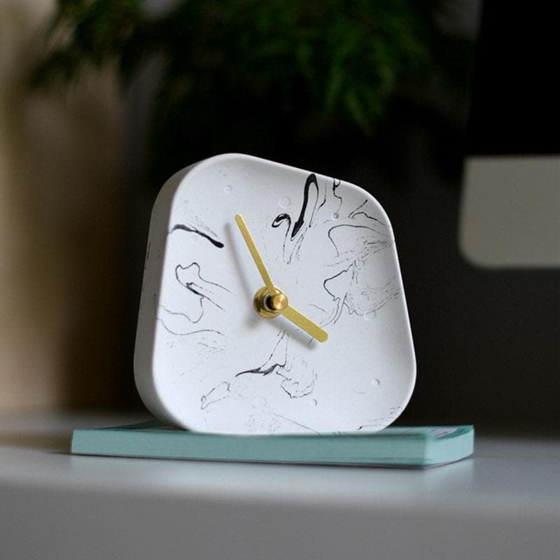 Horloge de bureau en ciment Any Time