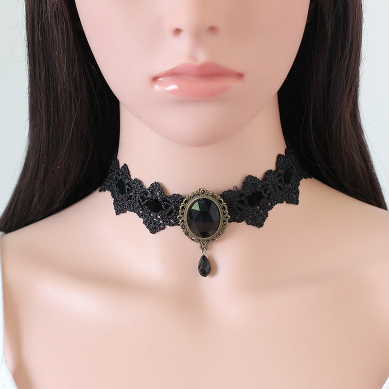 Goottilainen Lace Choker