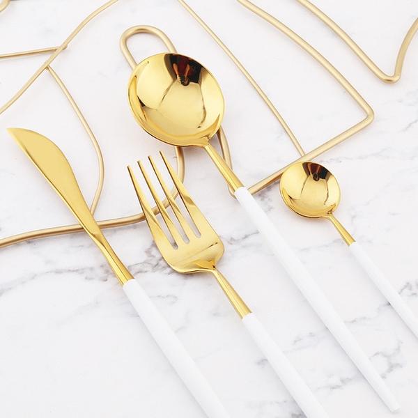 Moderne goldene Bestecksets