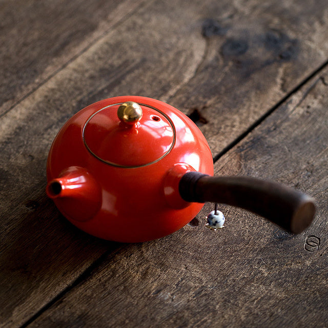 Stijlvolle mini-theepot van keramiek met zijhandgreep - perfect voor nauwkeurig schenken