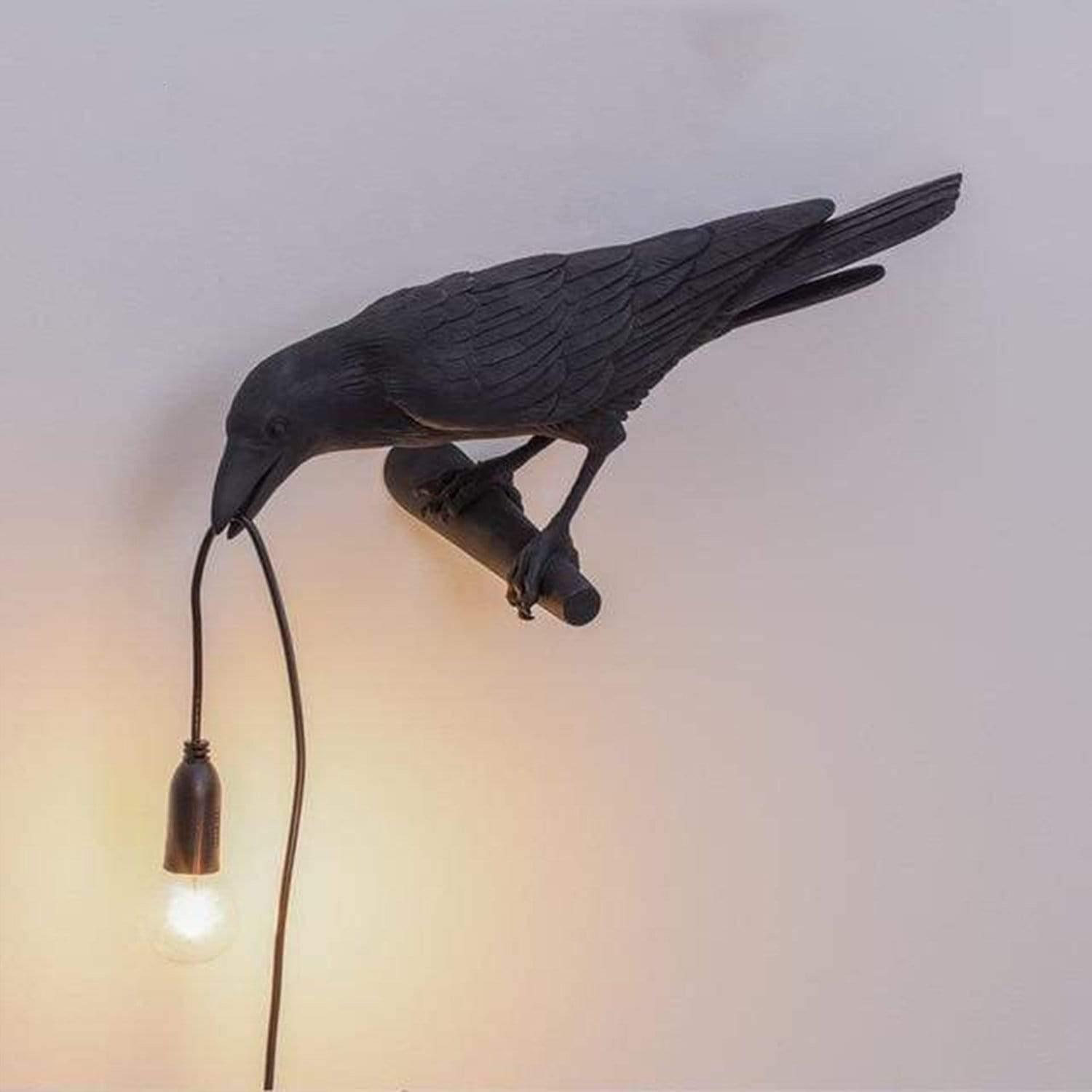 La lampe à oiseaux corbeaux