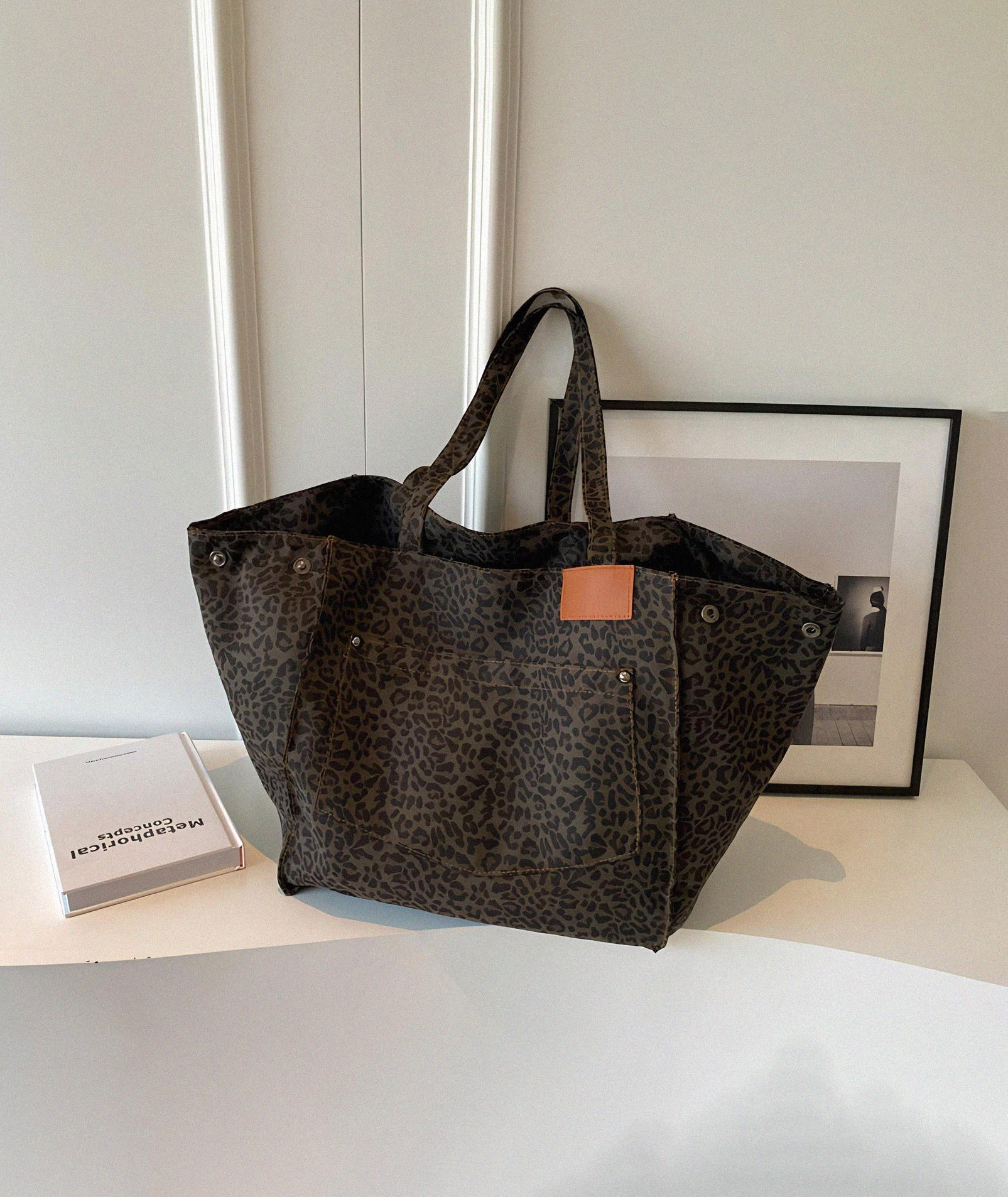 Bolso grande de lona con estampado de leopardo