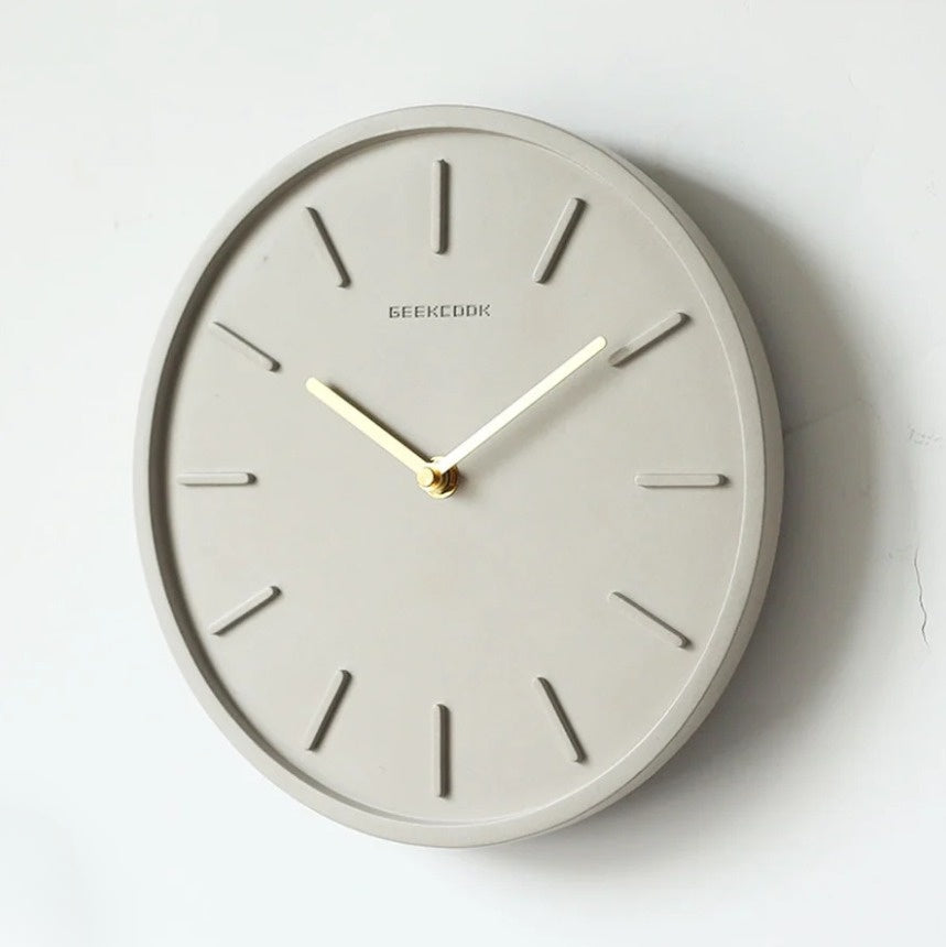 Reloj de pared de cemento nórdico con colgante de metal - Reloj de pared de cemento escandinavo con colgante de metal