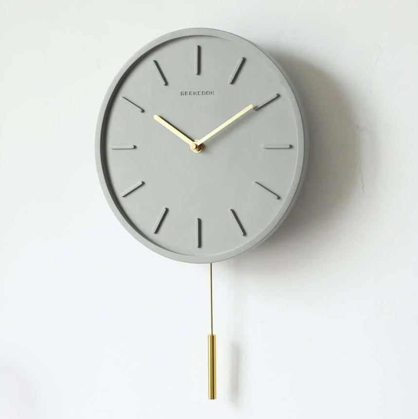 Horloge murale en ciment nordique avec pendule en métal - Horloge murale en ciment scandinave avec pendule en métal