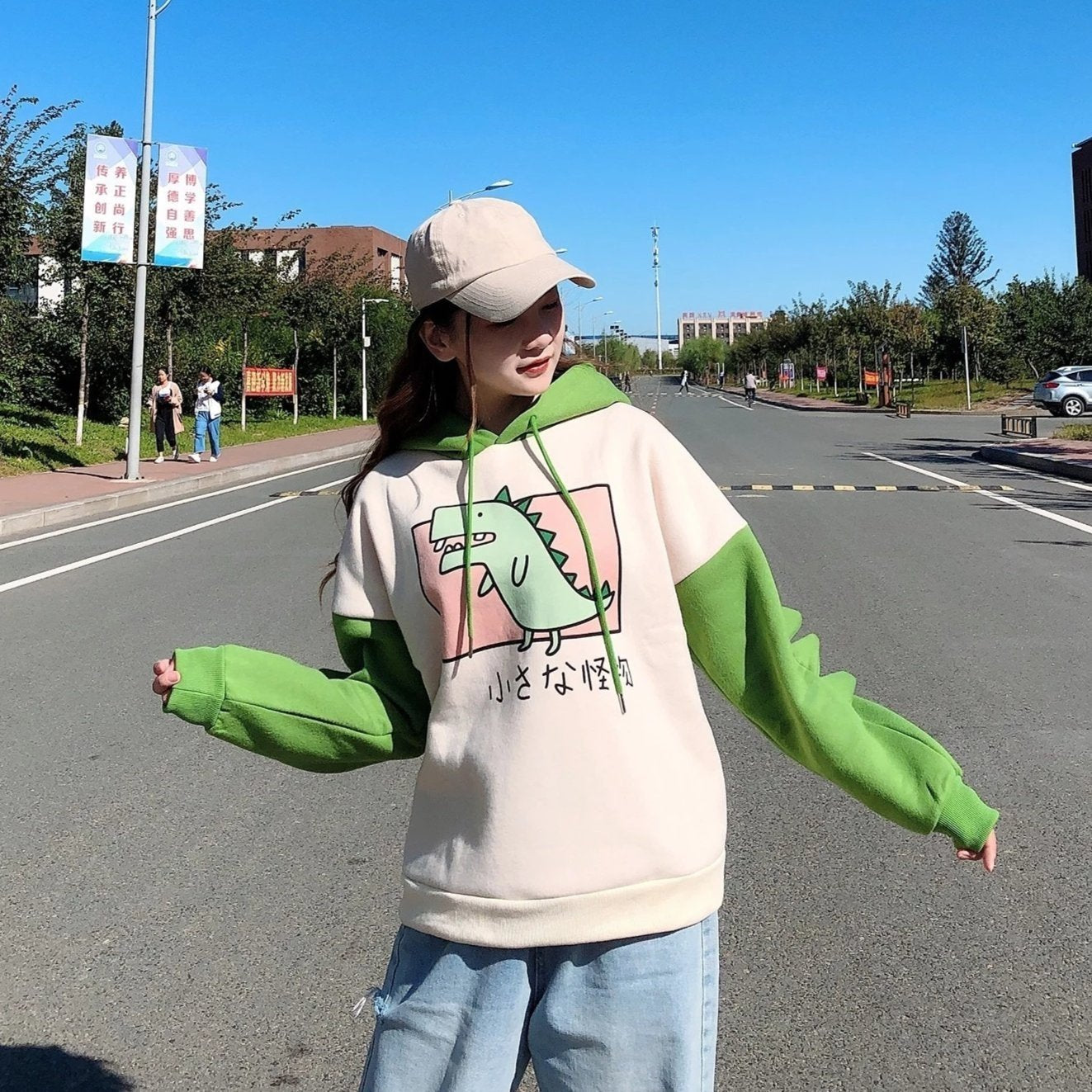 Süßer japanischer Dino-Kapuzenpullover